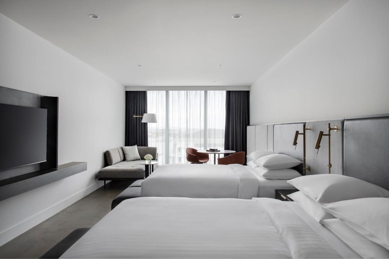 Melbourne Marriott Hotel Docklands Exterior foto Deluxe Room