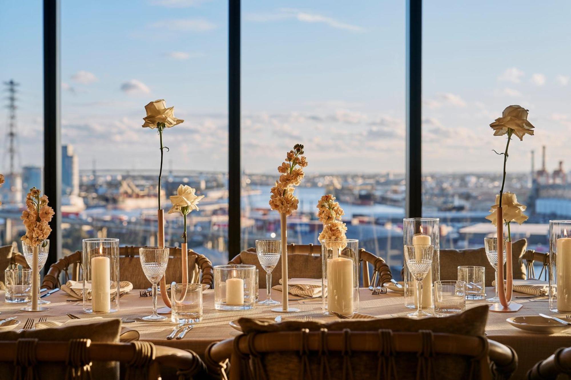 Melbourne Marriott Hotel Docklands Exterior foto The view from the 360° Restaurant